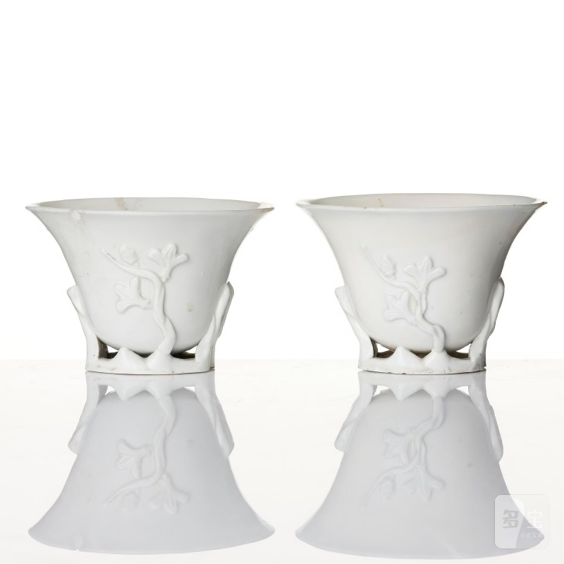 A blanc de chine vase and three cups, - 图5